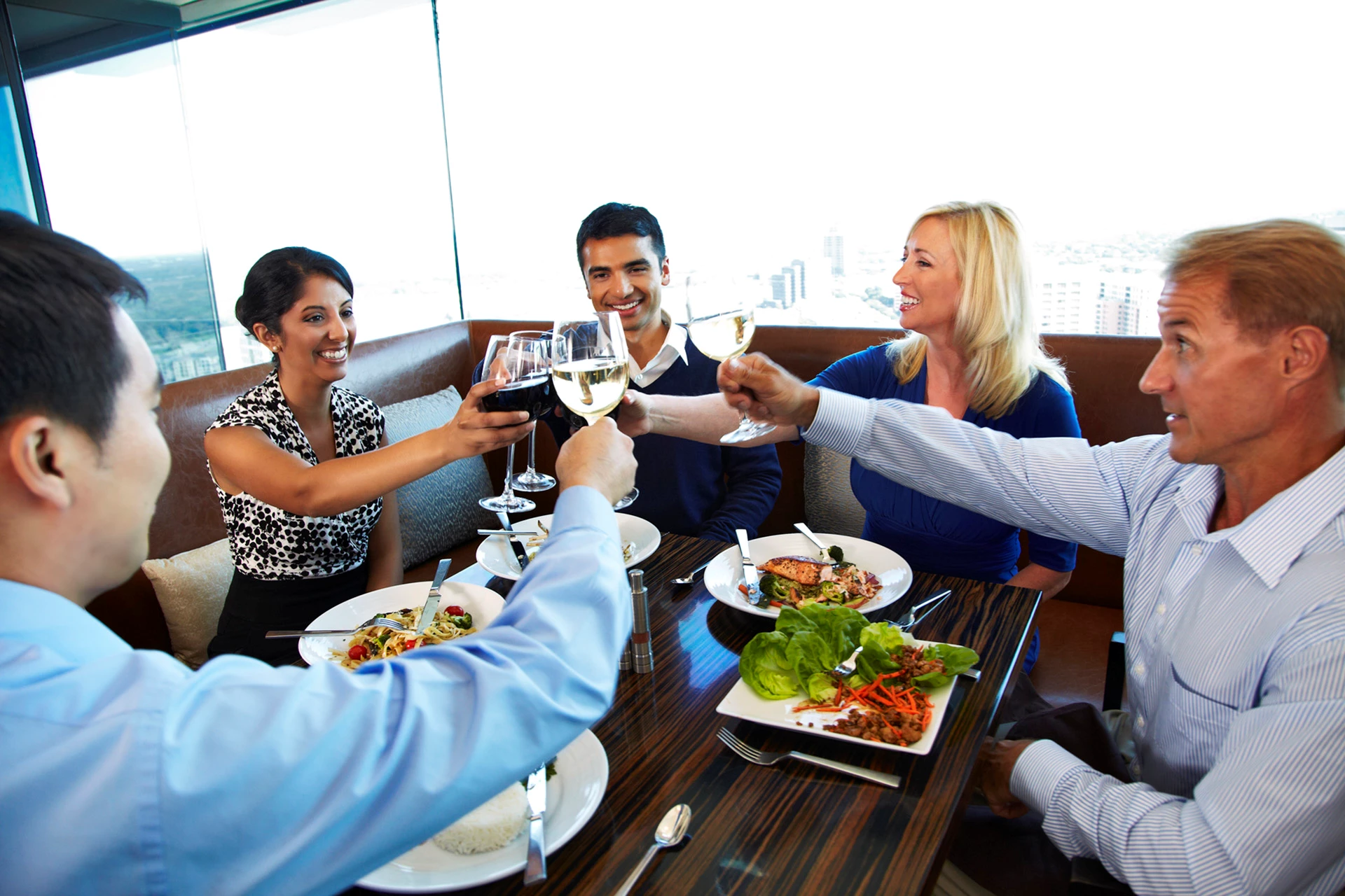 La Cima Club - Members having drinks