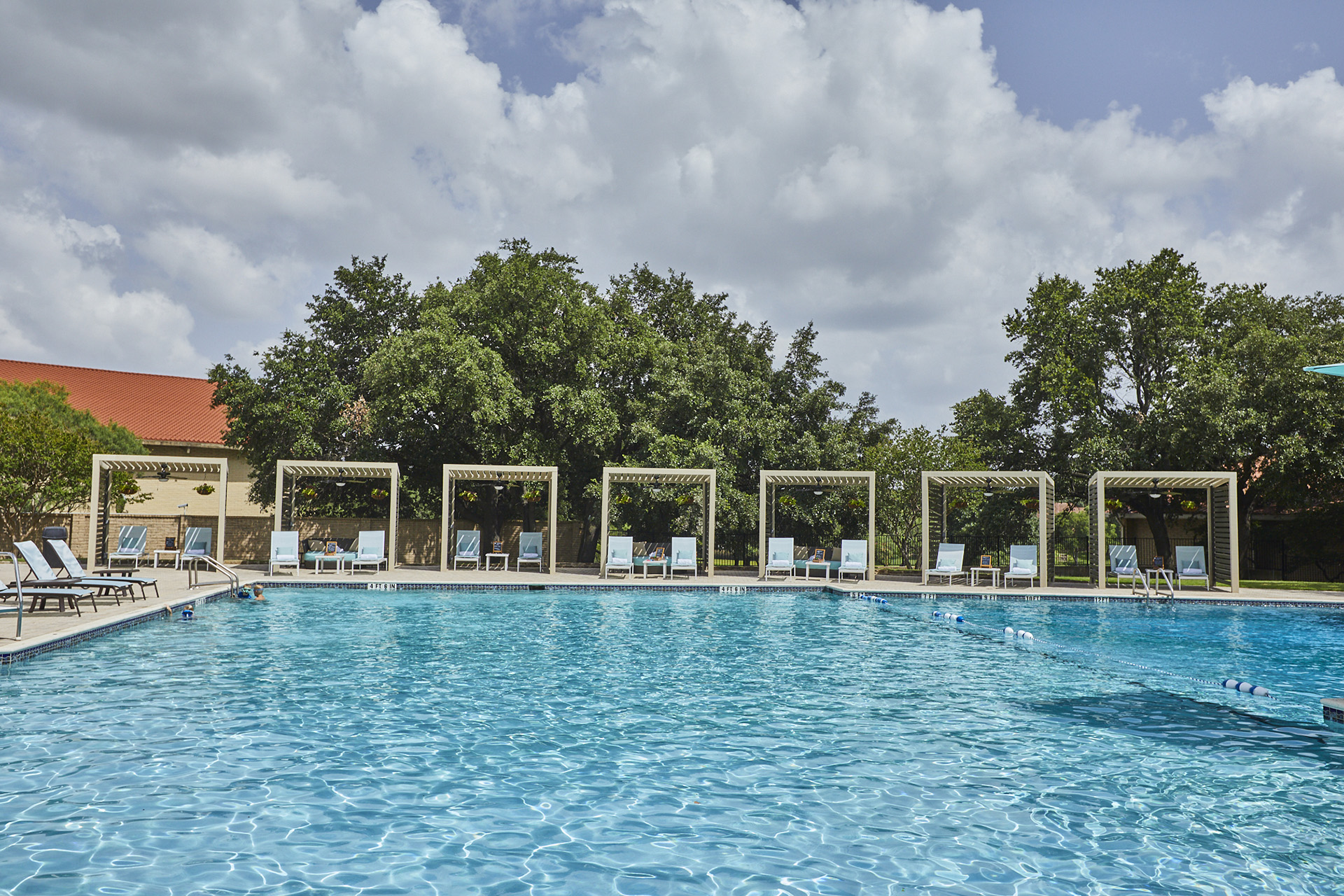 Las Colinas Country Club - Cabanas around pool