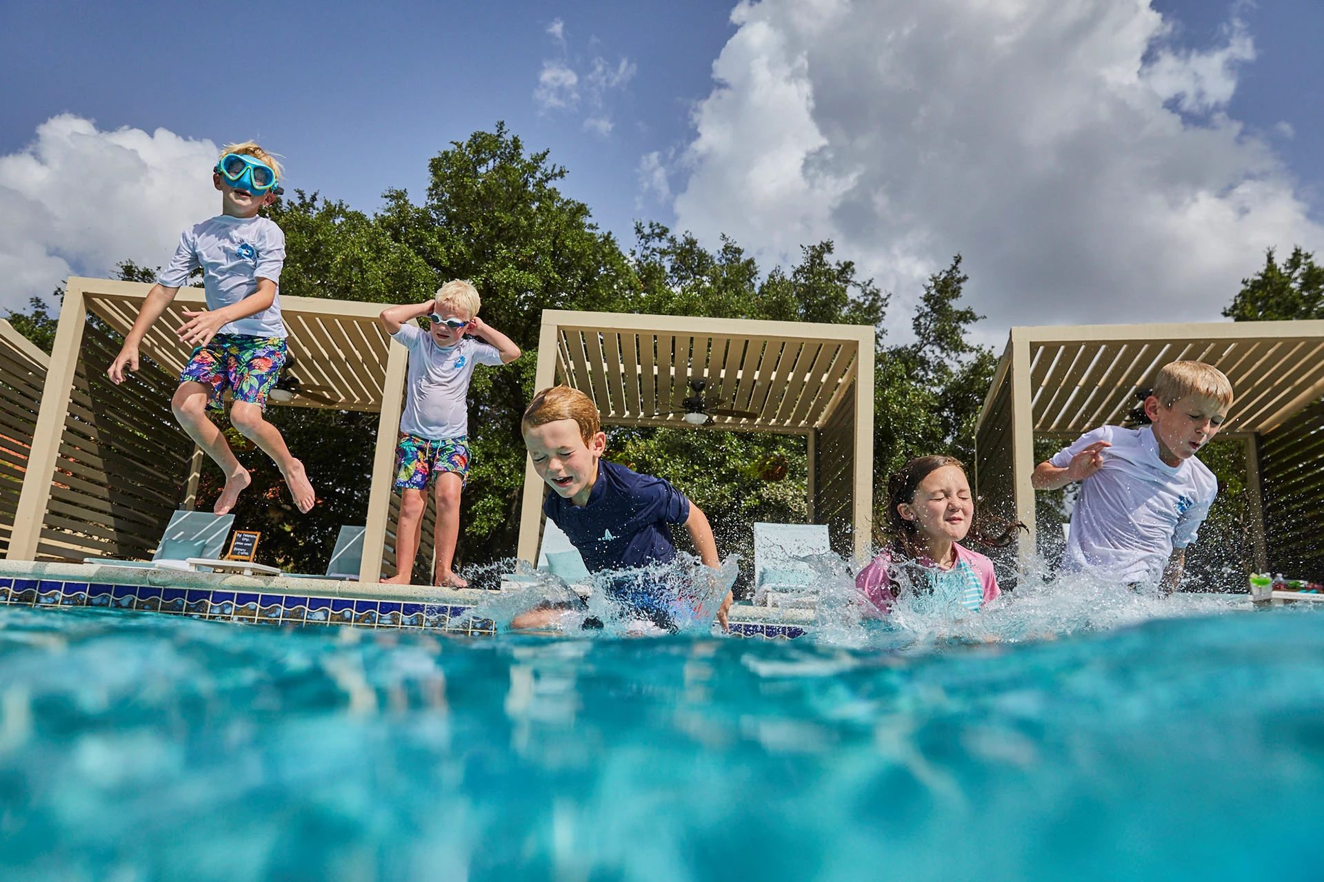 Las Colinas Country Club - Kids in the pool