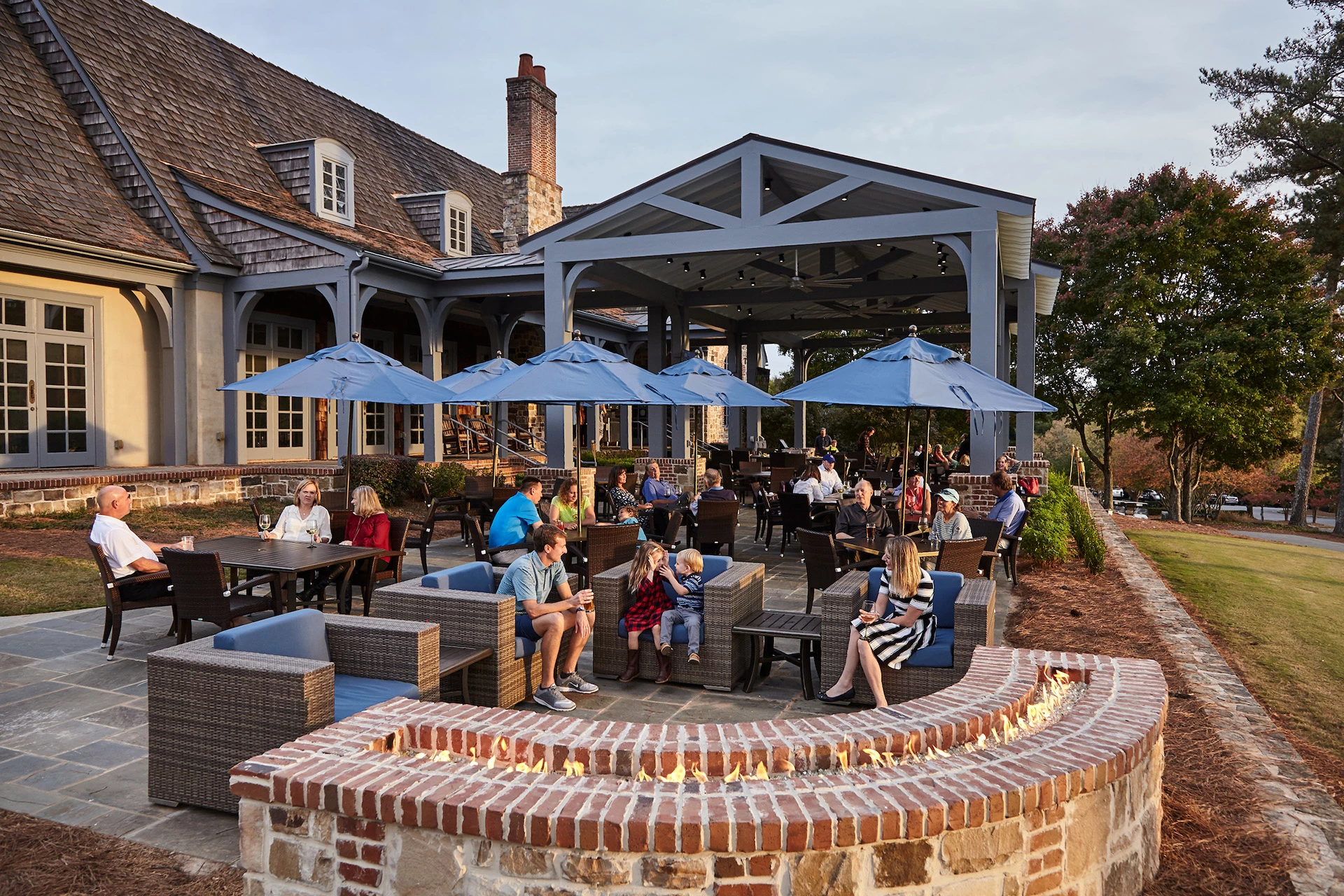 Laurel Springs Golf Club - Family on the patio