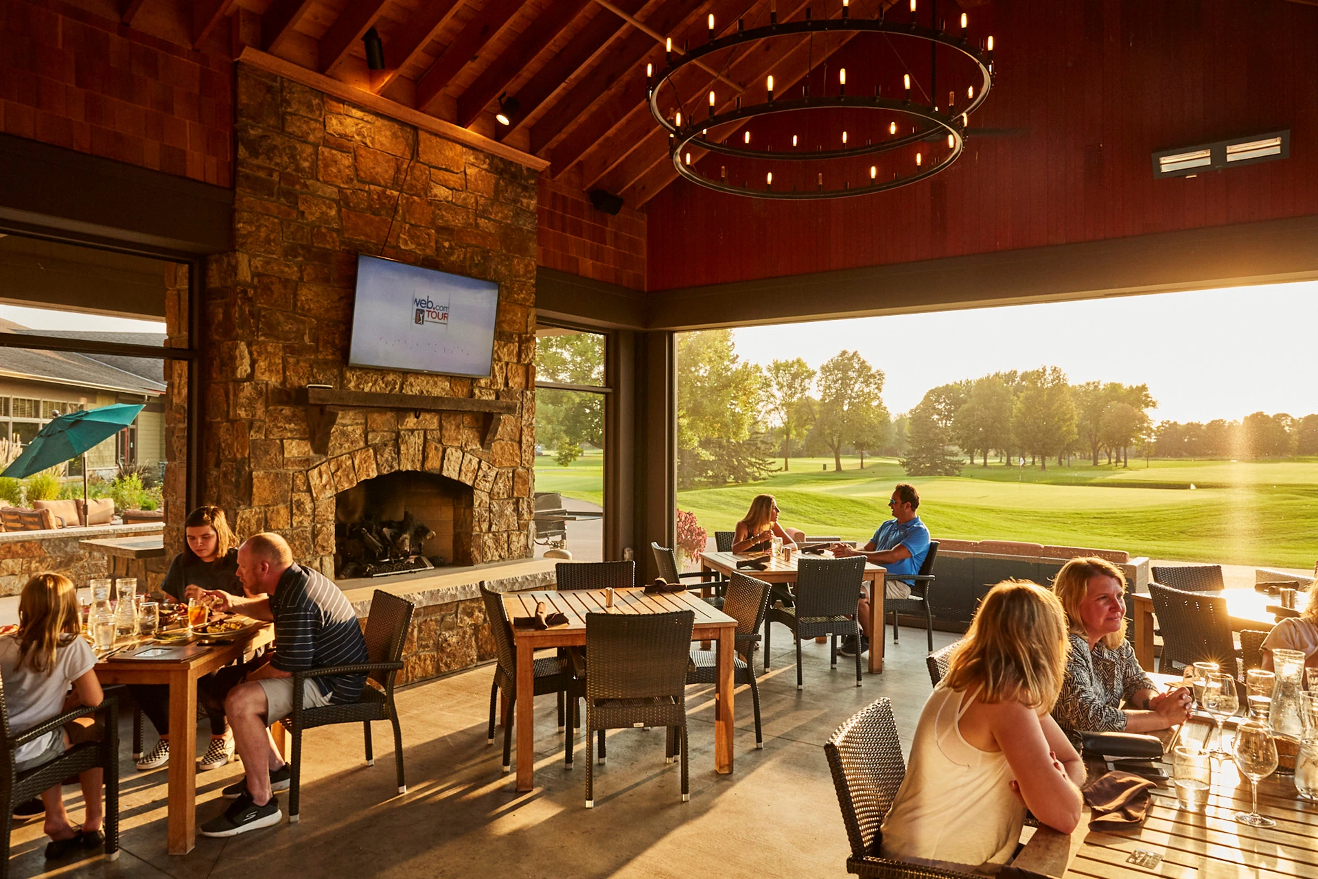 Medina Golf & Country Club - Members on Patio